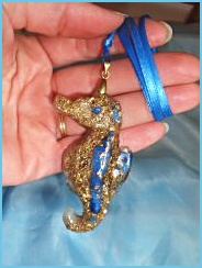 w_konik_orgonit_lapis_lazuli_zlato