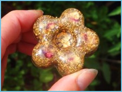 wm_kvitek_s_fluoritem